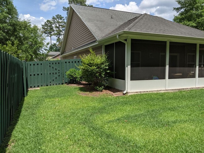 Building Photo - Available August 15th!!! $2200 a month!!!