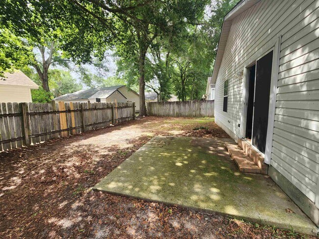 Building Photo - 2131 Wesley Ct