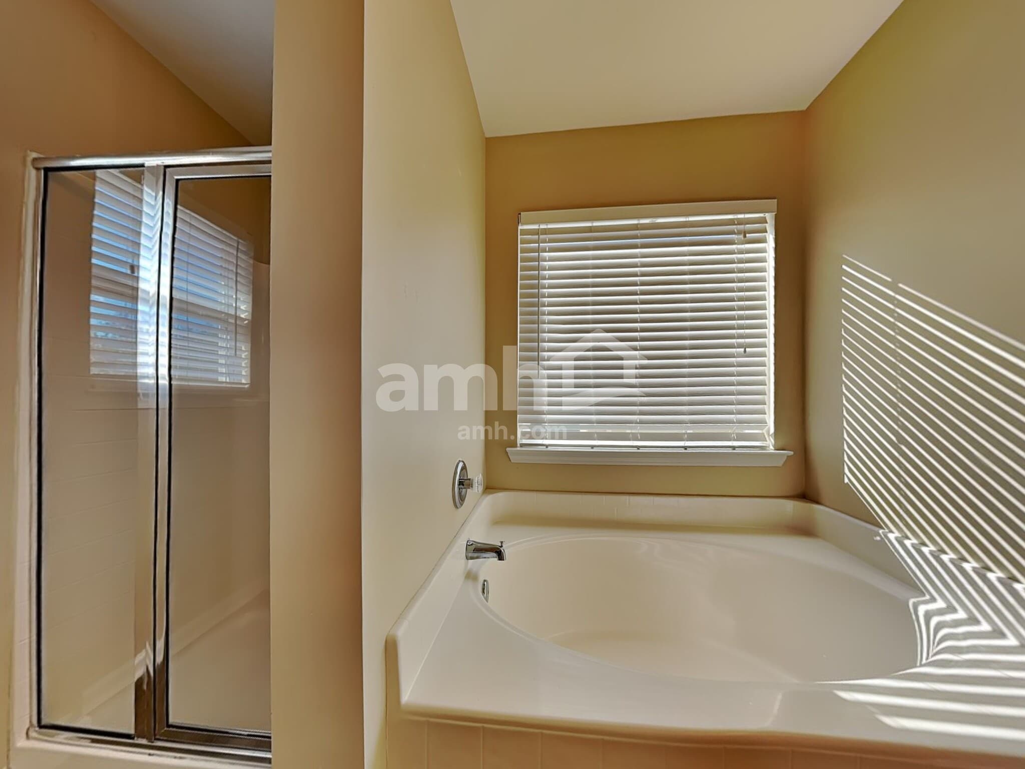 Building Photo - 515 Flat Rock Ter