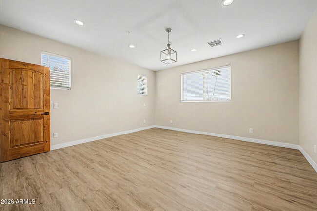 Building Photo - 2311 E Colter St