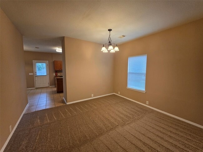 Building Photo - 915 Butterfly Ln