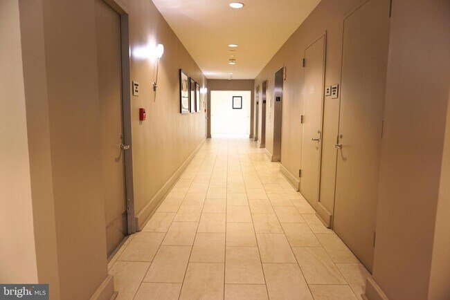 Building Photo - 100 Harborview Dr