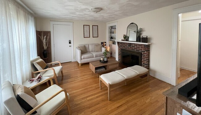 Building Photo - 1145 Boylston St