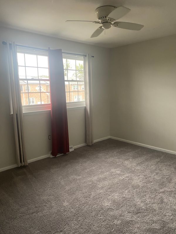 Building Photo - 1424 Boxwood Dr