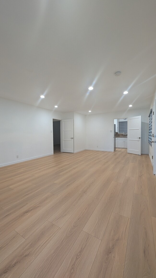 Building Photo - 3232 Brookhill St