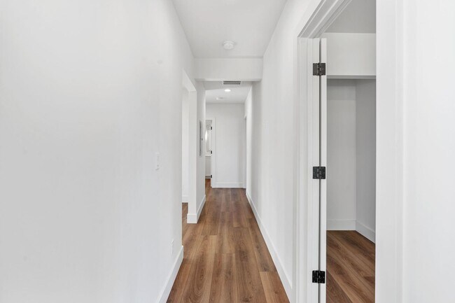 Building Photo - Modern Farmhouse w/ Pool and Paid Utilities