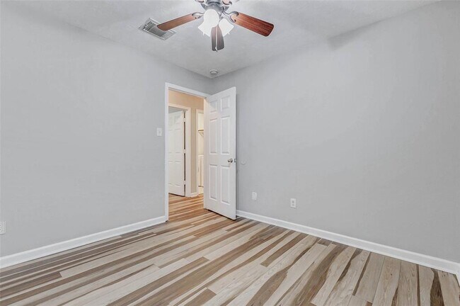 Building Photo - 18455 Sunrise Pines Dr
