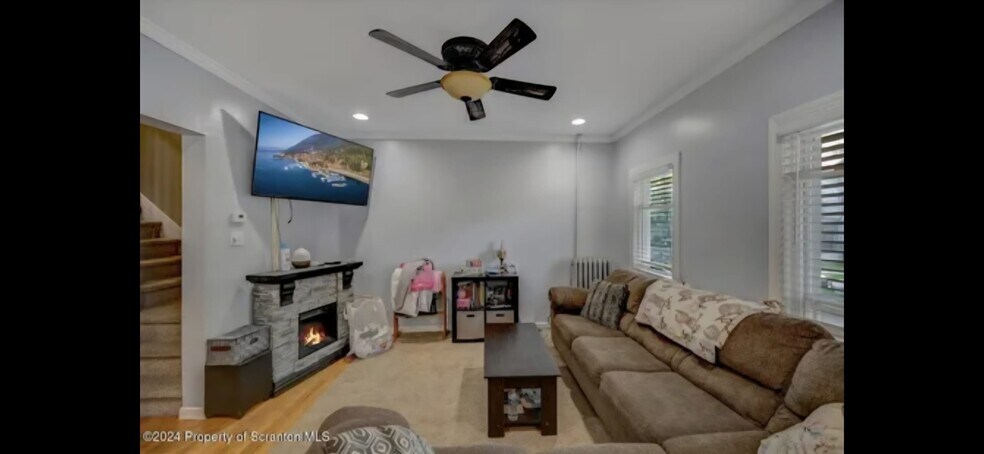 Primary Photo - 1727 Monroe Ave