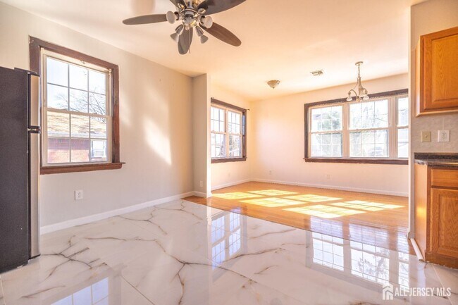 Building Photo - 60 Sampson St