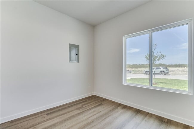 Building Photo - Beautiful Three Bedroom, Two Bathroom