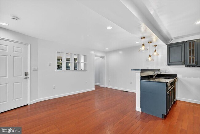 Building Photo - 2913 8th St SE