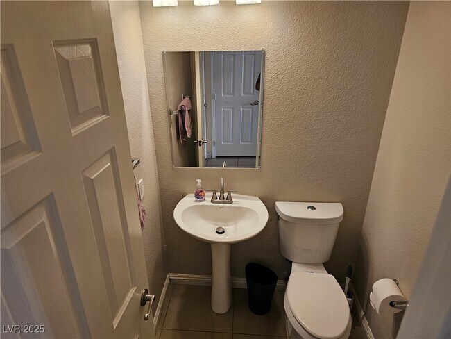 Building Photo - 3732 Shimmering Creek Ave