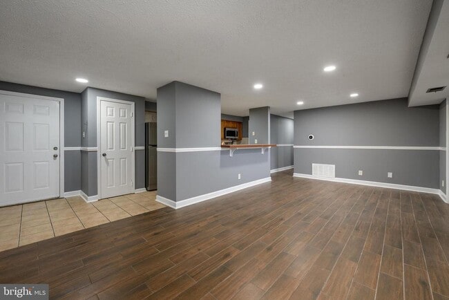 Building Photo - 108 Kenwood Dr