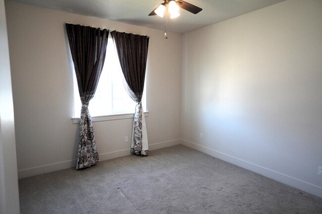 Building Photo - 245 E Caldera St