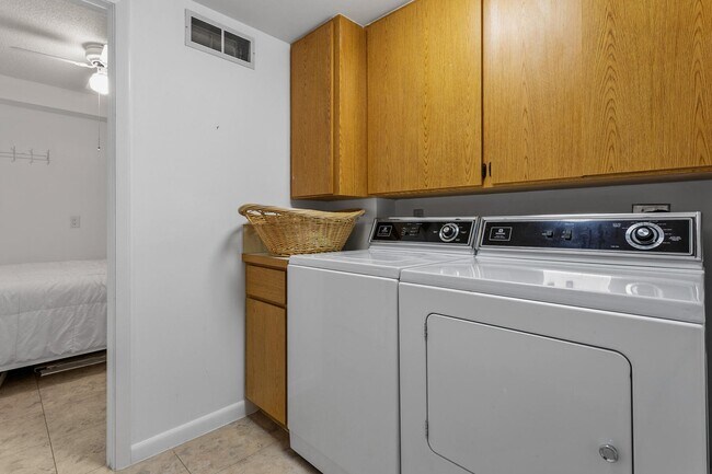 Building Photo - 701 S Seas Dr