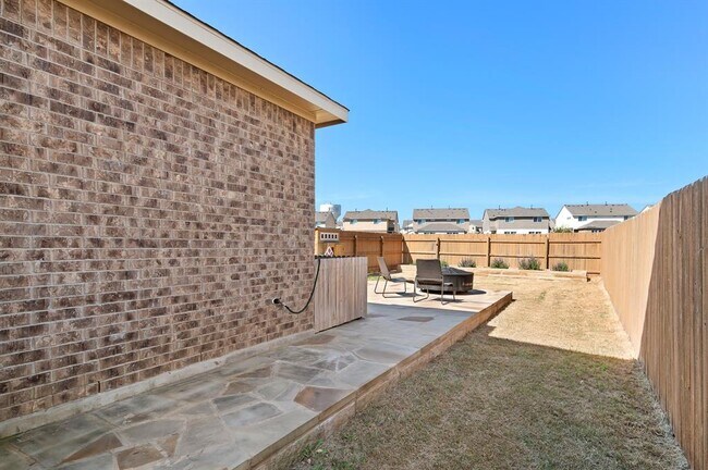 Building Photo - 512 White Steppe Way
