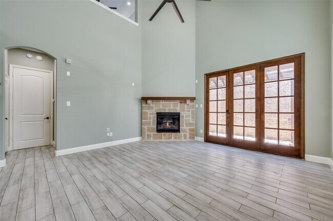 Building Photo - 4068 Winsor Dr