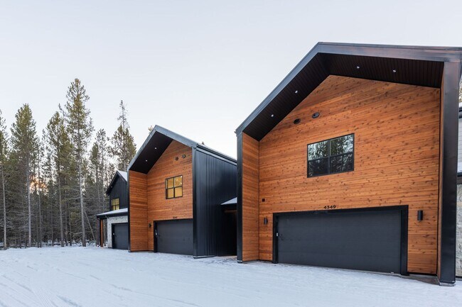 Building Photo - Beautiful Custom Townhome for Rent in Island Park- NAME YOUR LEASE TERMS