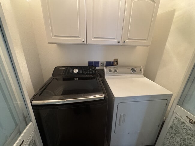 Building Photo - 1855 King Edward Dr