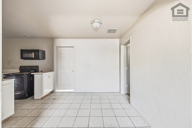 Building Photo - 4Bed/2Bath House at Glendale Ave/19th Ave! Ready for Immediate Move-In! – RV GATE! NO HOA!