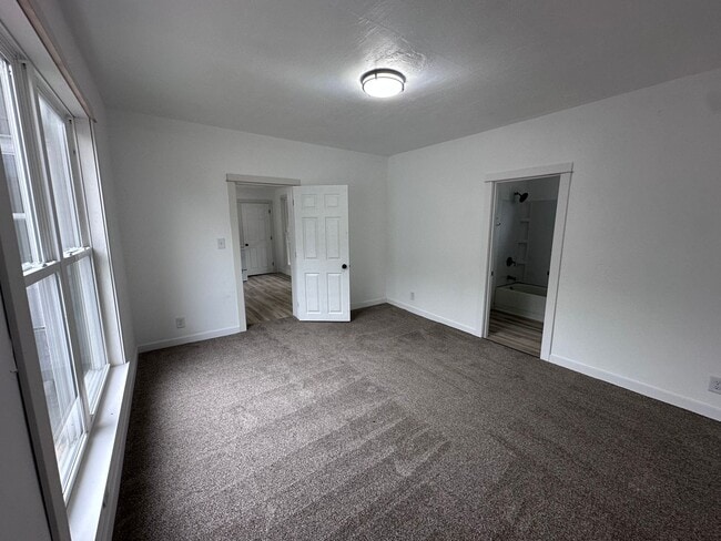 Building Photo - 1016 4th Ave