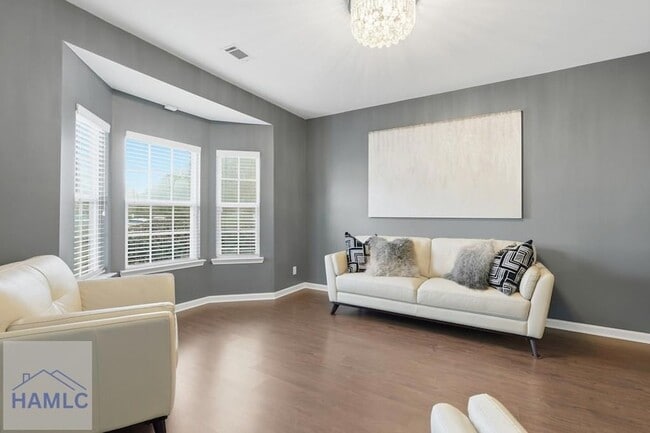 Building Photo - 1311 Hill View Cir