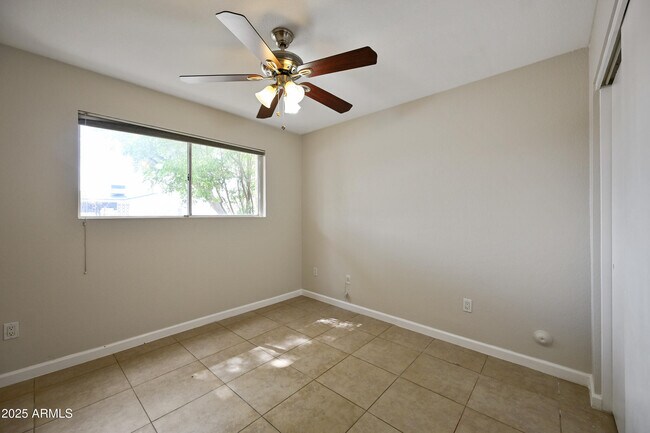Building Photo - 6943 E Earll Dr