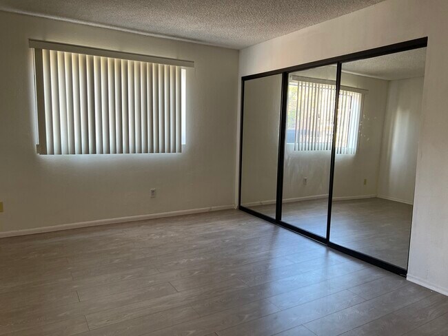 Building Photo - 611 S 6th St