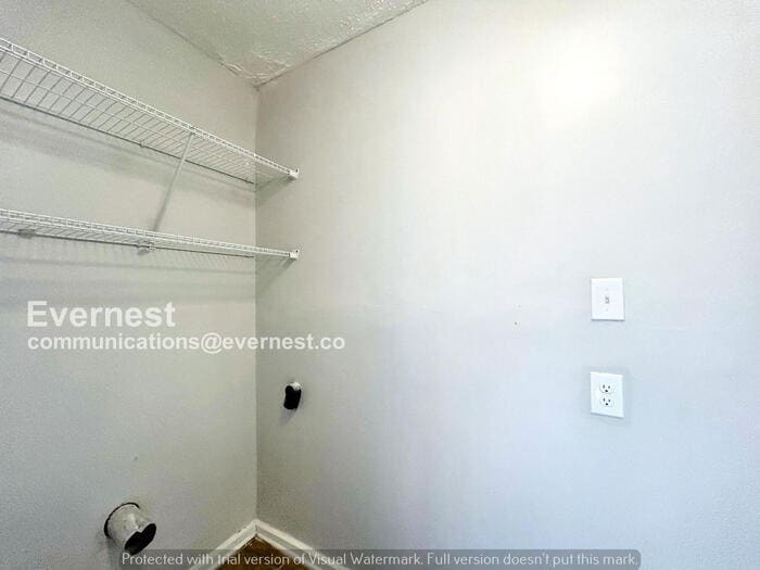 Building Photo - 2645 Eastbrook Dr