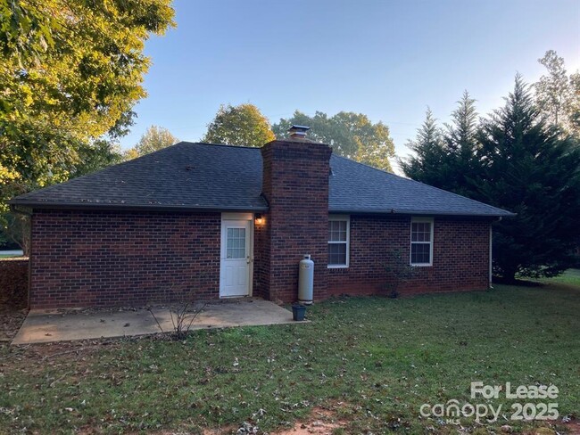 Building Photo - 2755 Nestle Ln