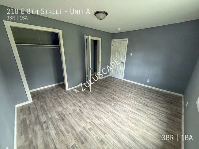Building Photo - 218 E 8th St