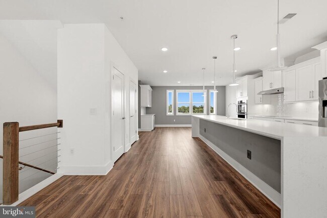 Building Photo - 44824 Tiverton Sq