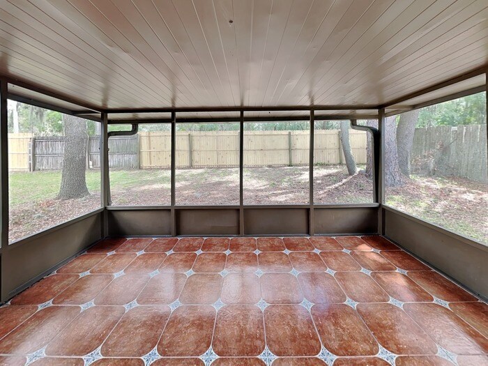 Building Photo - 6235 Cranberry Ln E