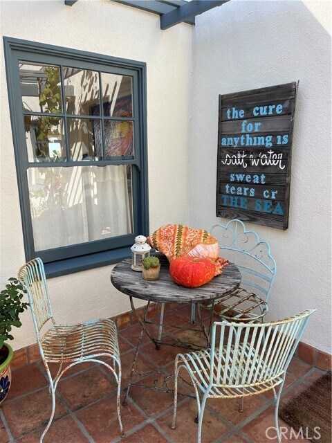 Building Photo - 845 Temple Hills Dr