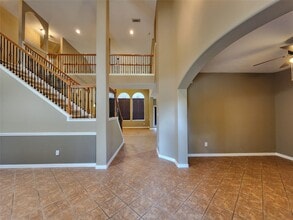 Building Photo - 716 Almond Pointe