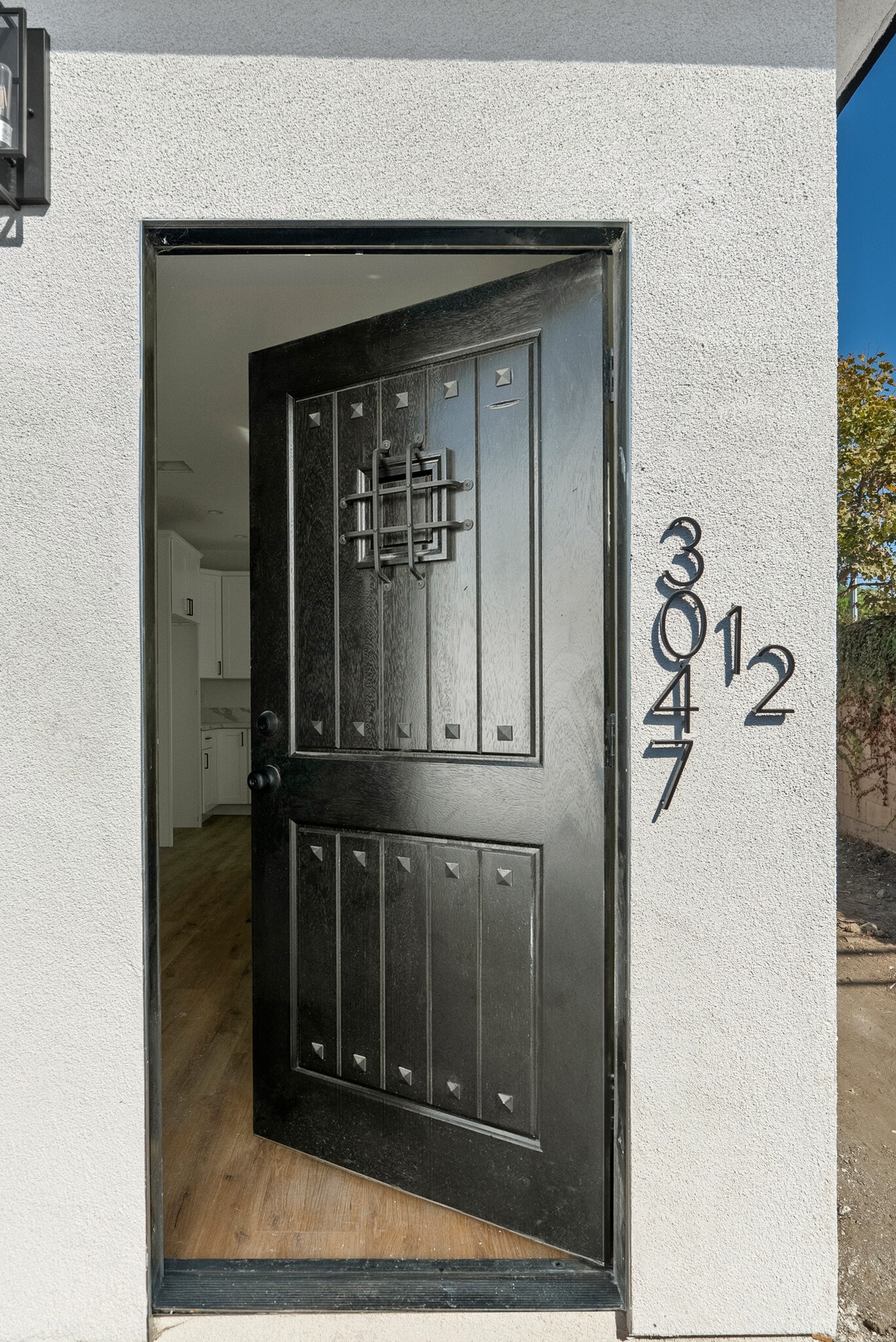 Building Photo - 3043 S Bronson Ave