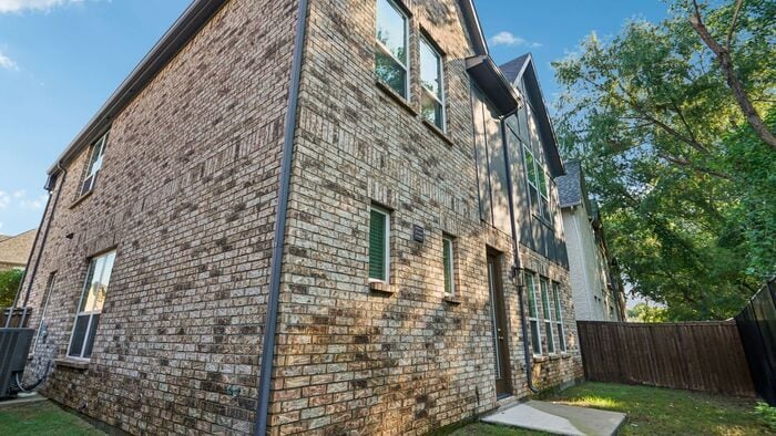 Building Photo - 1703 Paytyn Dr
