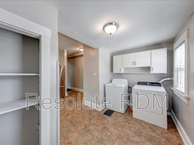 Building Photo - 1624 Yandes St