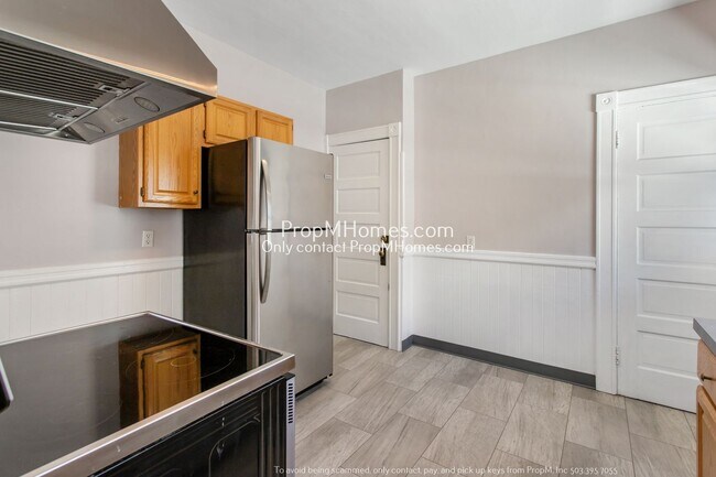 Building Photo - Charming Two-Bedroom Upper-Level Duplex in...