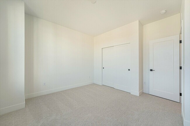 Building Photo - 2663 Nicholas Wy