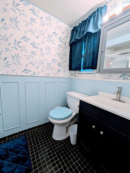 Building Photo - 2275 W Coronet Ave