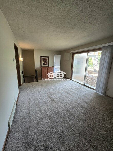 Building Photo - 32 Woodpecker Ridge Rd