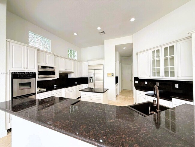 Building Photo - 996 Sanibel Dr