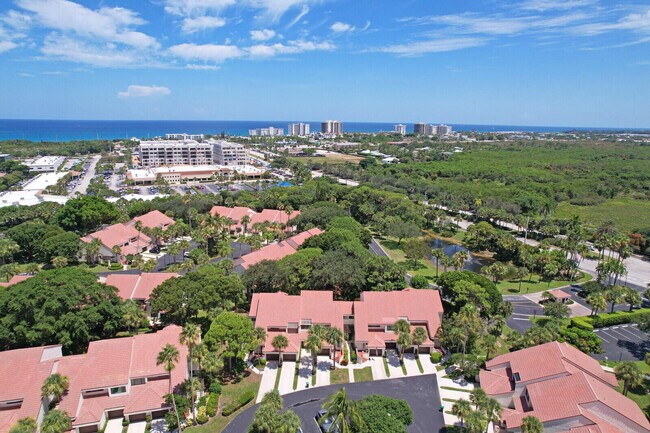 Building Photo - 204 Sea Oats Dr