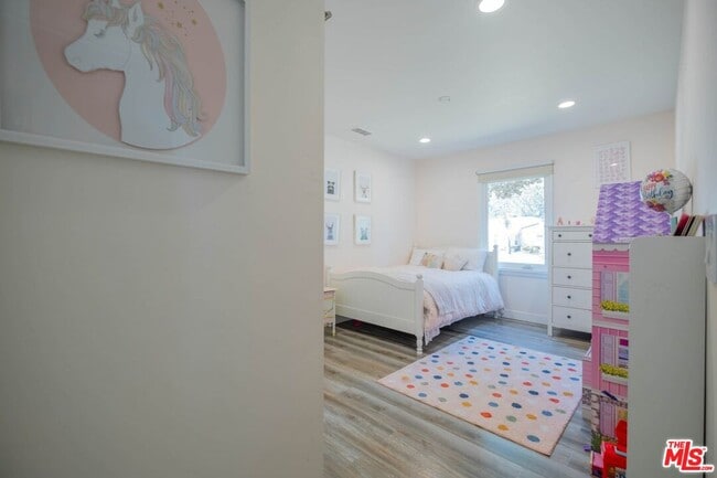 Building Photo - 2760 E Glenoaks Blvd
