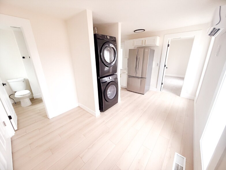 Building Photo - 1112 1/2 11th St