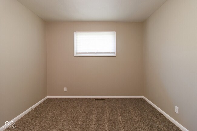 Building Photo - 432 Woodview Dr
