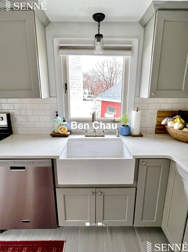 Building Photo - 174 Seminole Ave