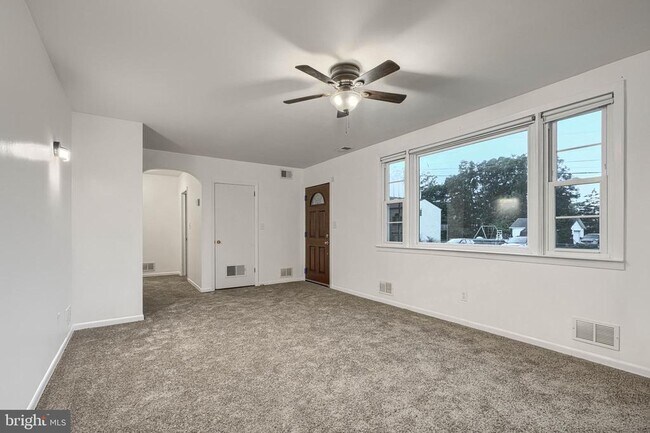 Building Photo - 1417 Waterford Rd