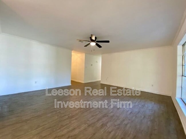 Building Photo - 121 Tooke Dr